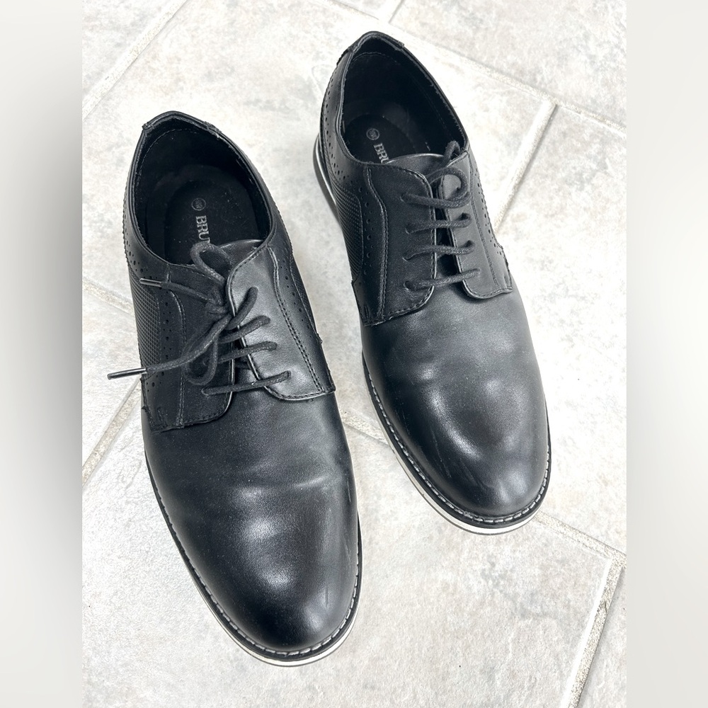 Bruno Marc Mens Dress shoe size 10 wide - great condition!